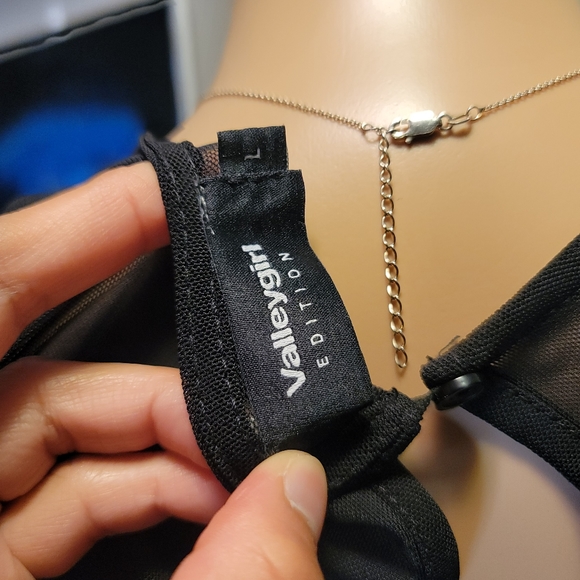 VALLEYGIRL Solid Black Off-Shoulder - Picture 5 of 5